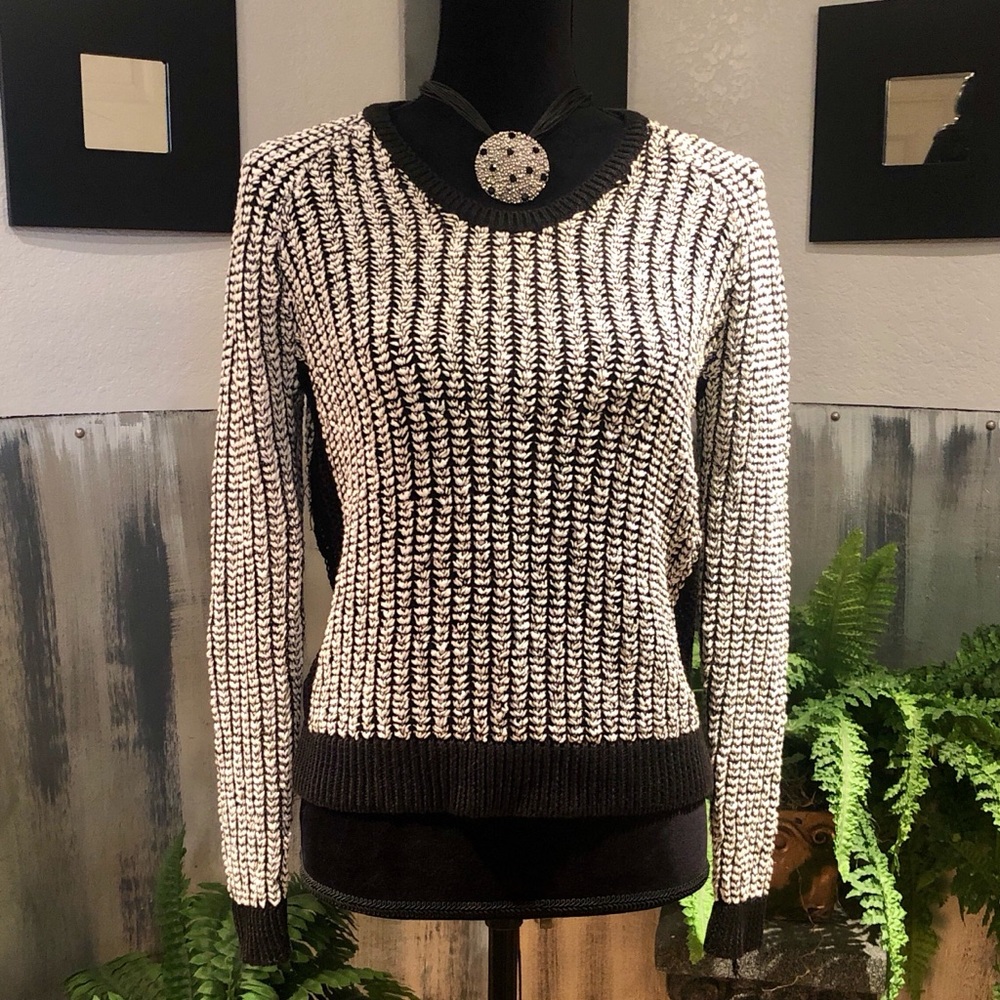Black And White Light Weight Linen Blend Sweater (B3)